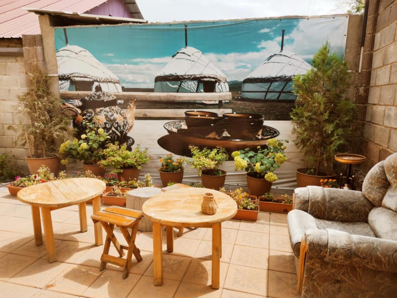 Silkroad Guesthouse Bishkek Exterior foto