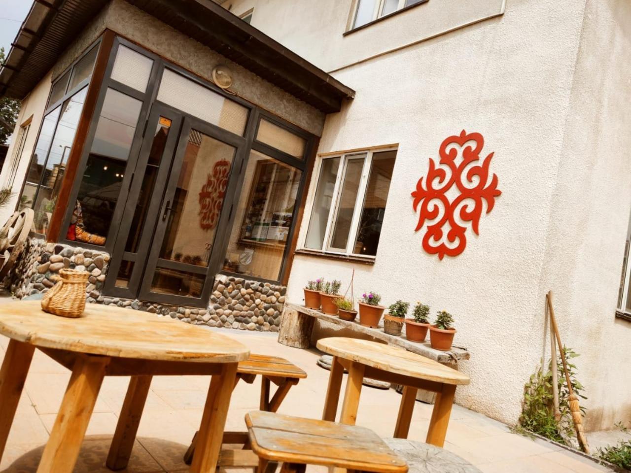 Silkroad Guesthouse Bishkek Exterior foto
